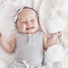 Load image into Gallery viewer, Pom Pom throw blanket  - White